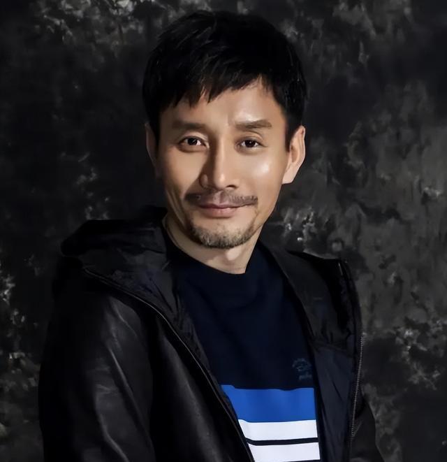 田小洁:演艺圈中的深情主角,才华横溢的演员 田小洁,一个在演艺圈中