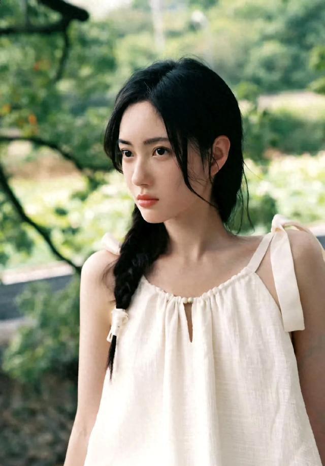 赵嘉敏:演艺道路的曲折与才华的胜利 赵嘉敏,snh48总选第一的昔日辉煌