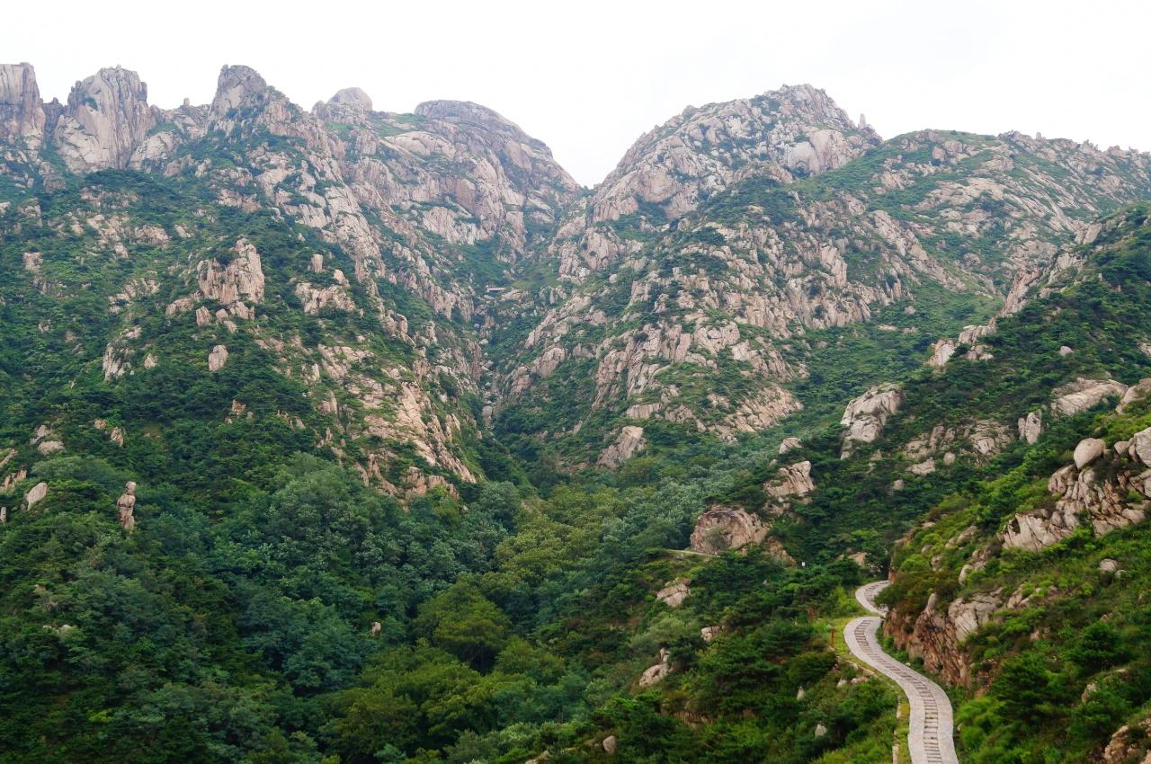 青岛珠山风景区:大自然的杰作 青岛珠山风景区位于青岛市西海岸新区