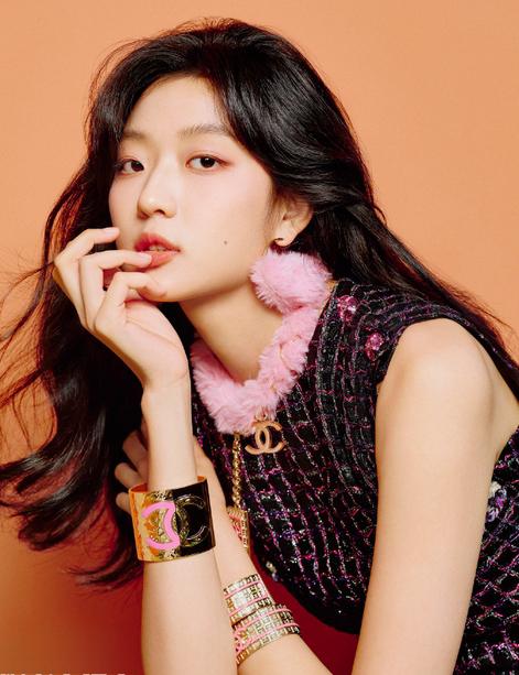 孙千与小香风:新生代女性的自由与高贵 新生代演员孙千凭借其优雅的