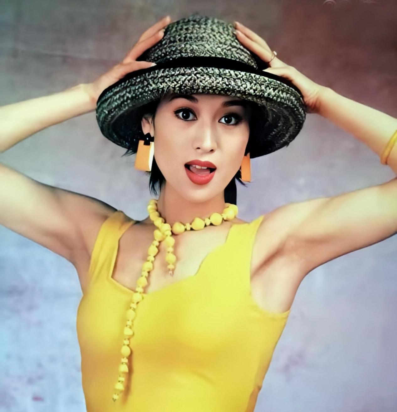 大郑爽:从荧屏红颜到孝心家庭的守护者 在演艺圈的众多璀璨星辰中,大