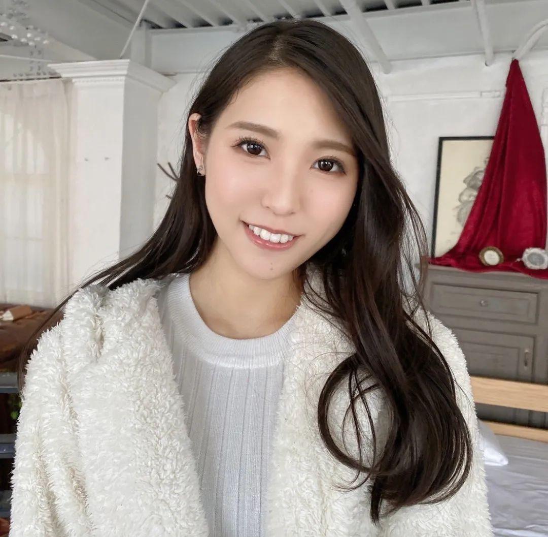 橘京花:青春与艺术的完美结合 橘京花,一个29岁的女演员,正处于人生的