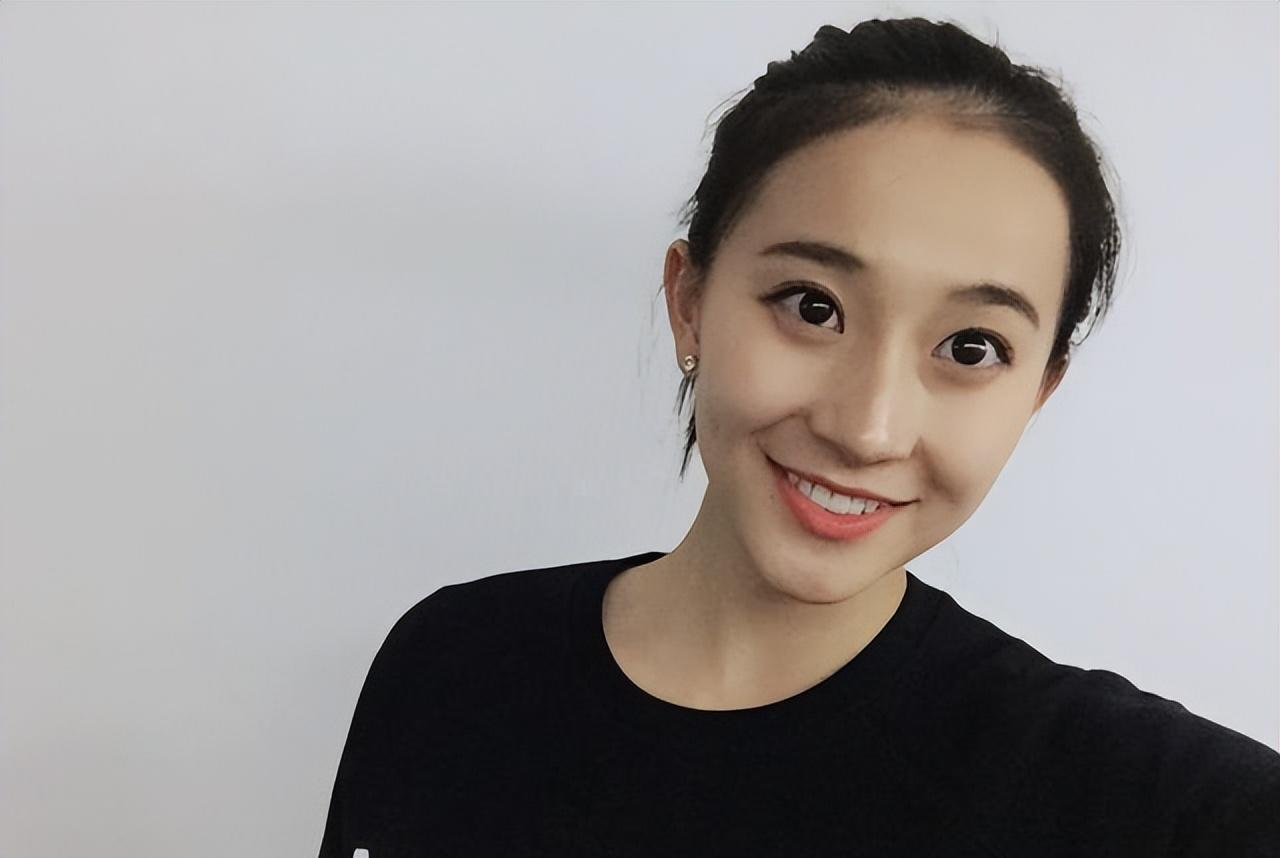 杨鸣与"体坛第一美女"窦宝宝的昔日恋曲,如今各自人生几何 杨鸣,曾被