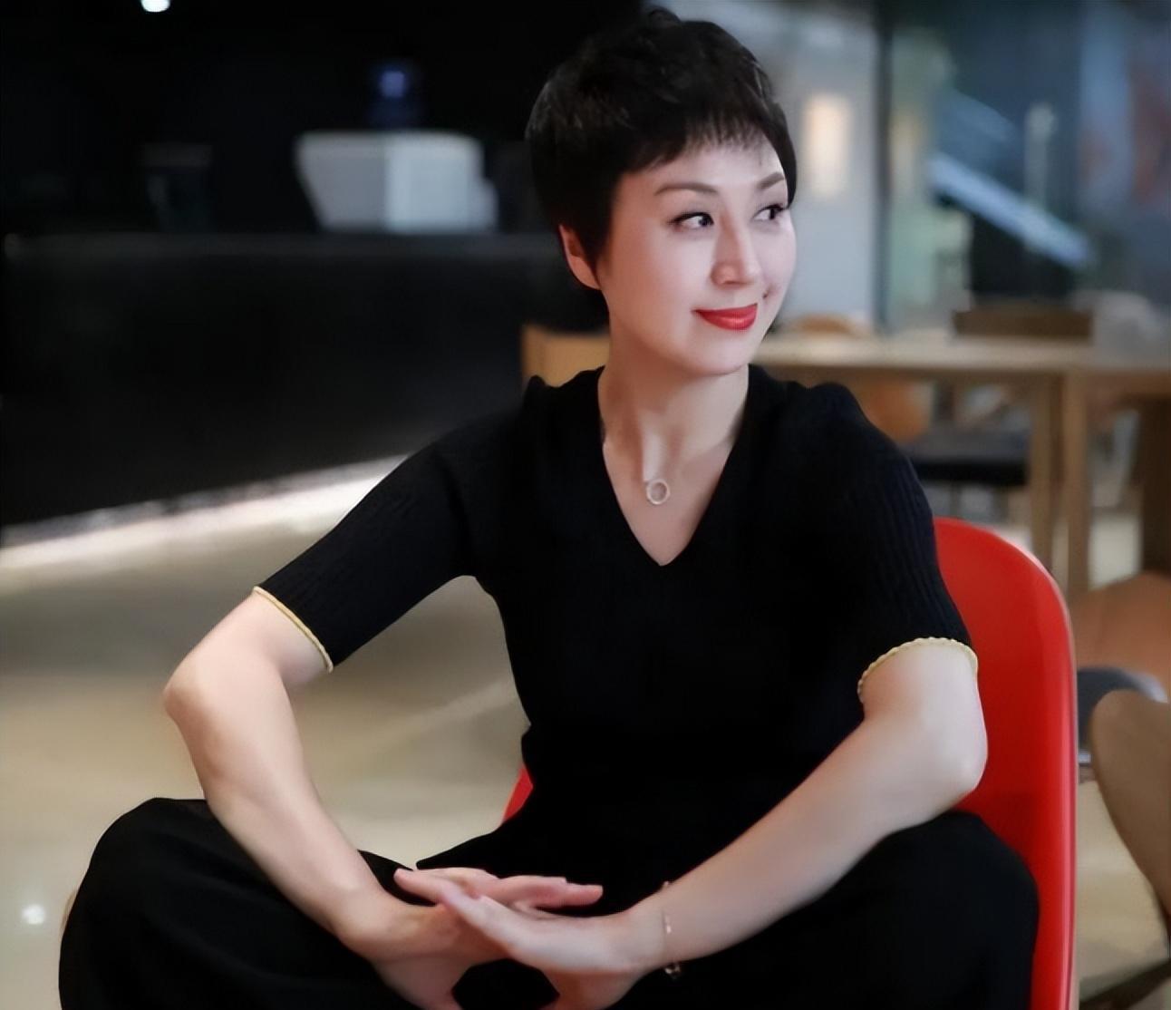 李诚儒与史依弘的情感纠葛:深度解读背后的婚姻启示 近期,电视剧