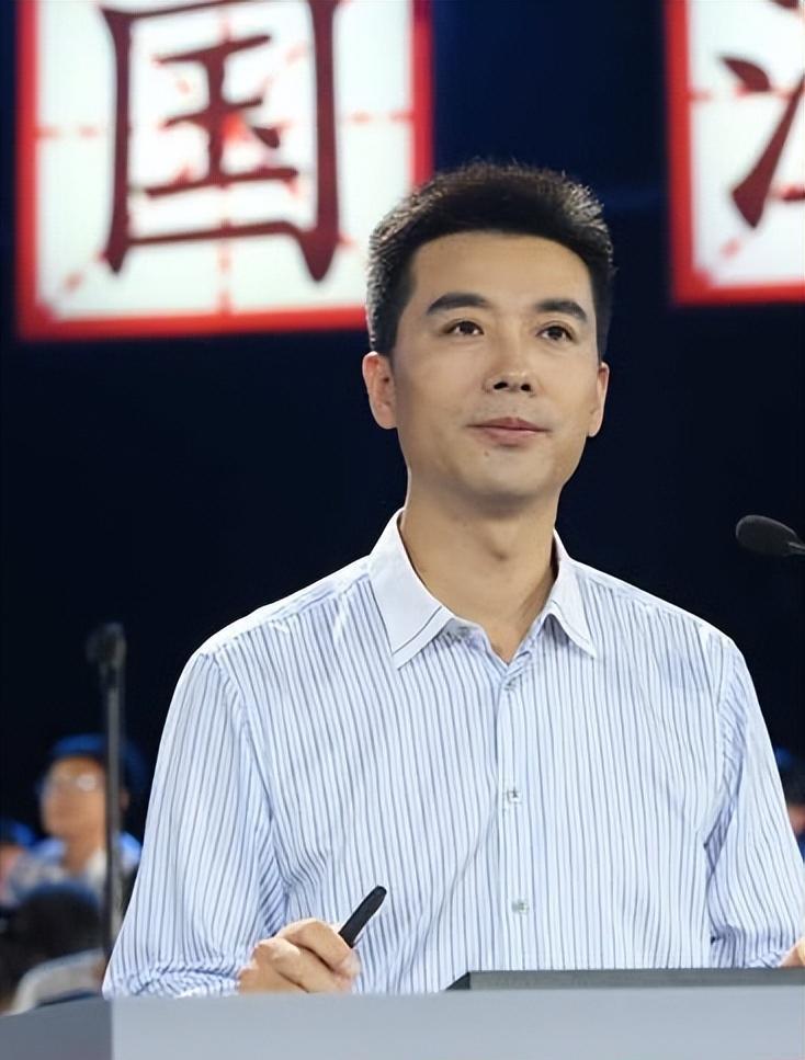 央视2套财经男主持人(央视2套财经男主持人王宇)