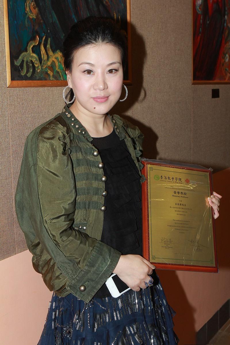 新闻联播主持人郑丽个人资料(新闻联播主持人郑丽个人资料及简历)