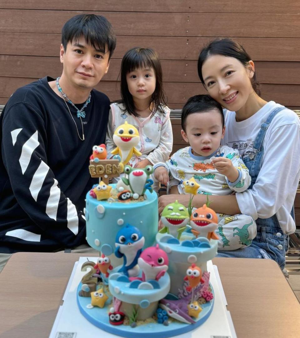 杨怡杨卓娜罕见晒姐妹搞笑神同步合影 前tvb视后杨怡和女艺人杨卓娜