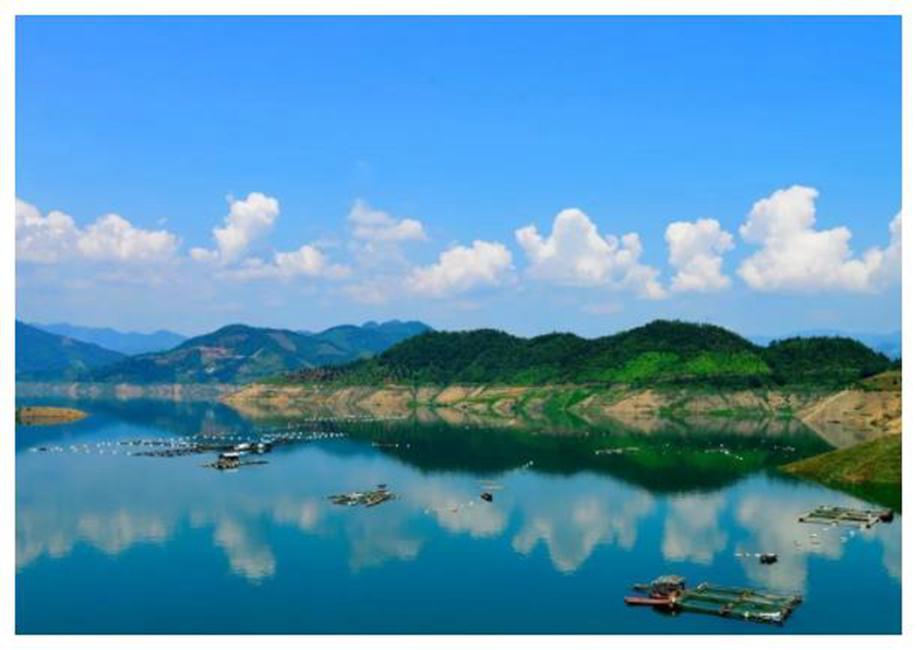 龙滩水电站:水利工程与自然景观的完美结合 龙滩水电站位于广西天峨县