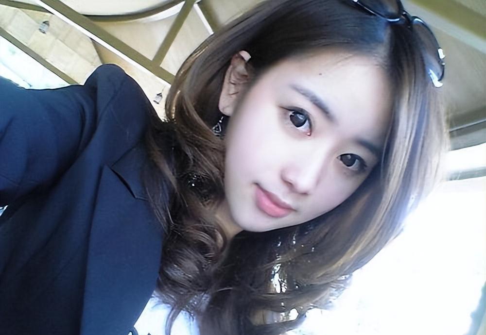 在社交媒体尚未成型的年代,程琳犹如一颗璀璨的星辰,引领着潮流的