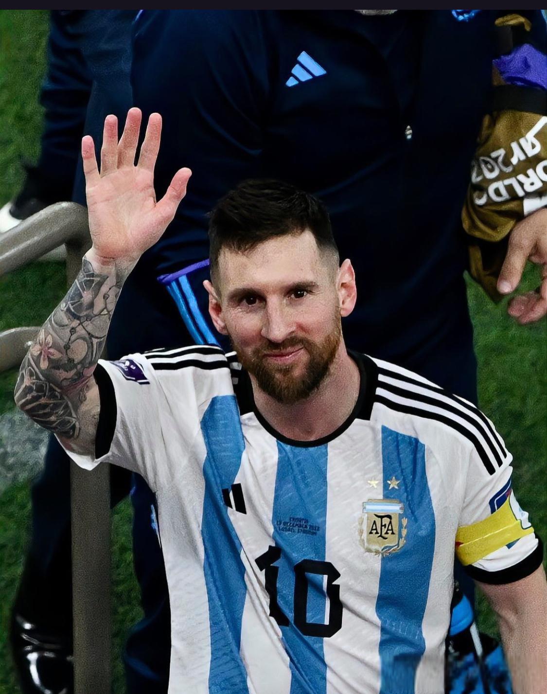 阿根廷足协决定退役梅西10号球衣:纪念传奇,重塑历史 阿根廷足协近日