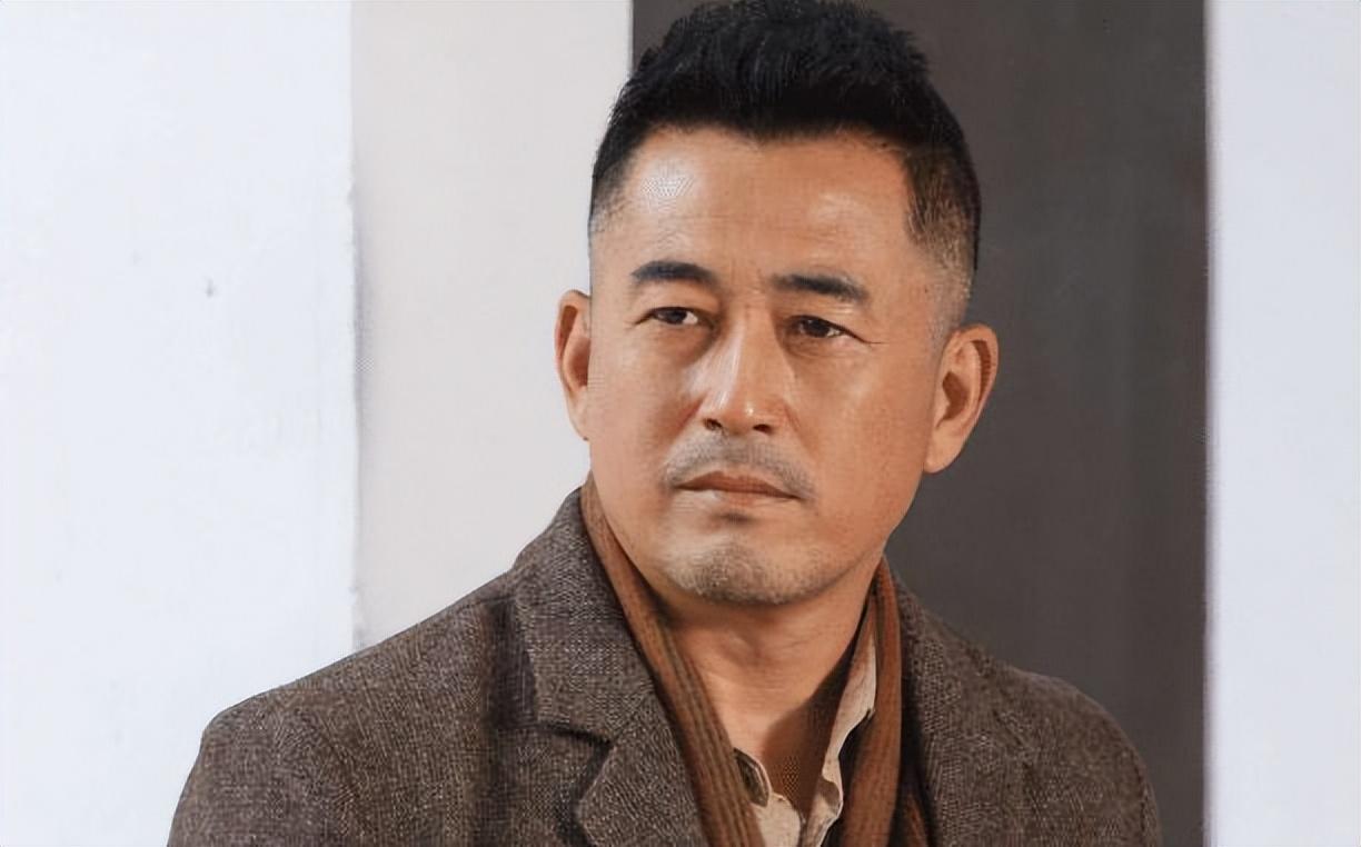 娱乐新焦点:王志飞与儿子王也的星途与亲情 近期,王志飞与其子王也在