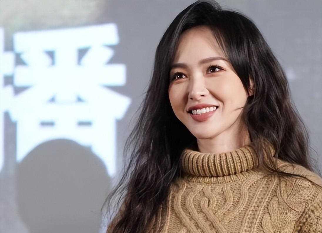 唐嫣逆袭:孙俪竟输于她,只因三年的专注与坚守 近期,娱乐圈最受瞩目的