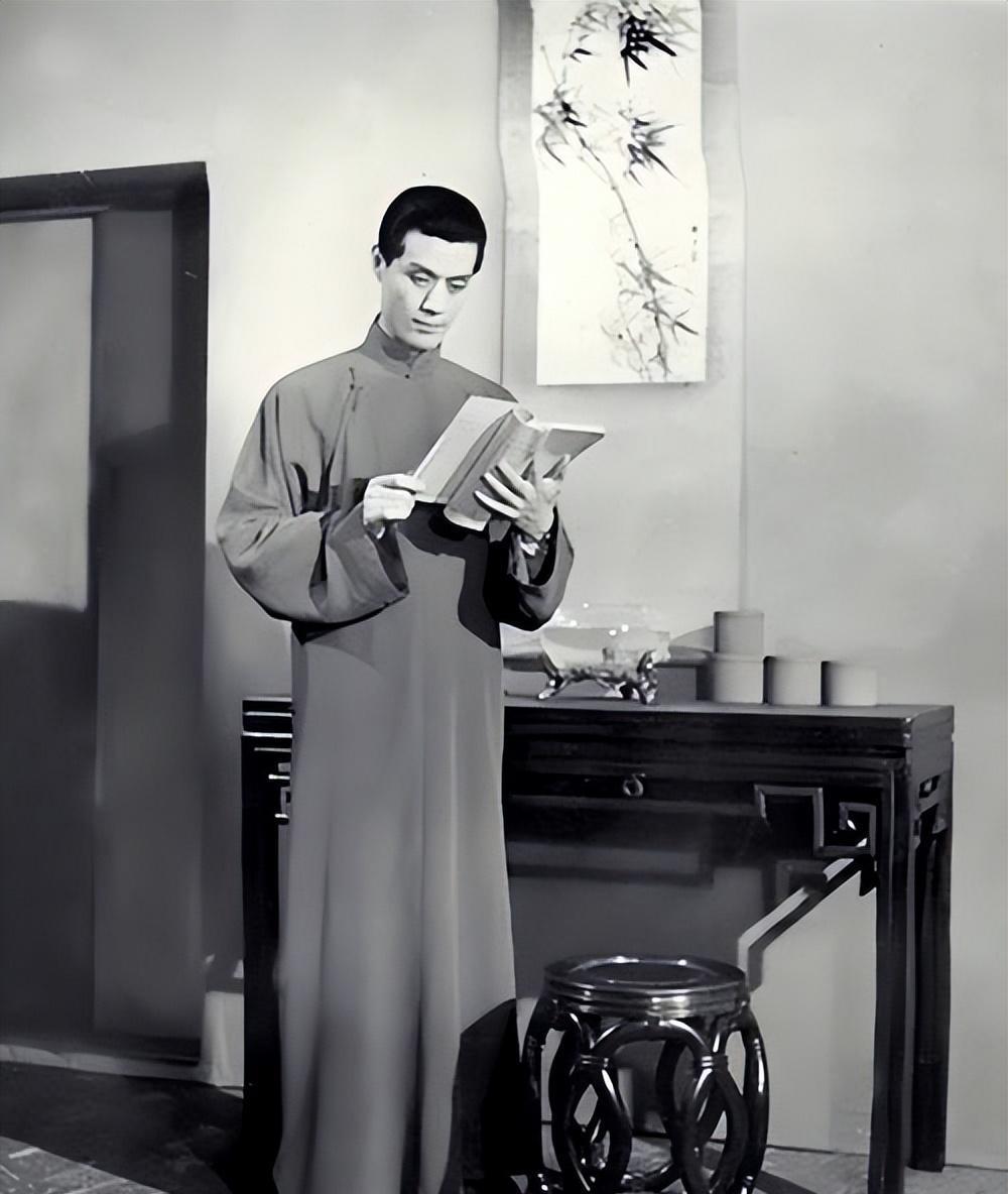 蓝天野:从特工到话剧巨匠,传奇人生铸就艺术巅峰 蓝天野,这位表演艺术