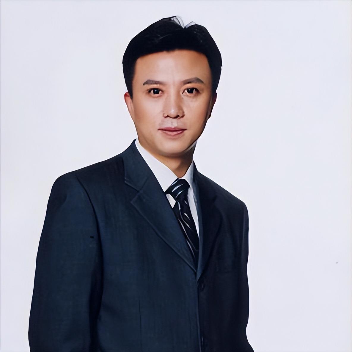 潘涛:成功背后的贤妻力量 潘涛是央视的常驻人选,但他的成功离不开