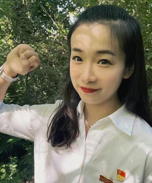 杨鸣绯闻女友章思思的生活照曝光,可能已经怀孕数月