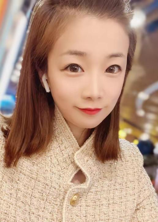 杨鸣绯闻女友章思思的生活照曝光,可能已经怀孕数月