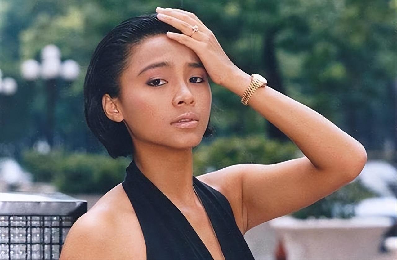 豪门之选:萧红梅的人生抉择与真实之光 萧红梅,曾是一线明星,但在事业