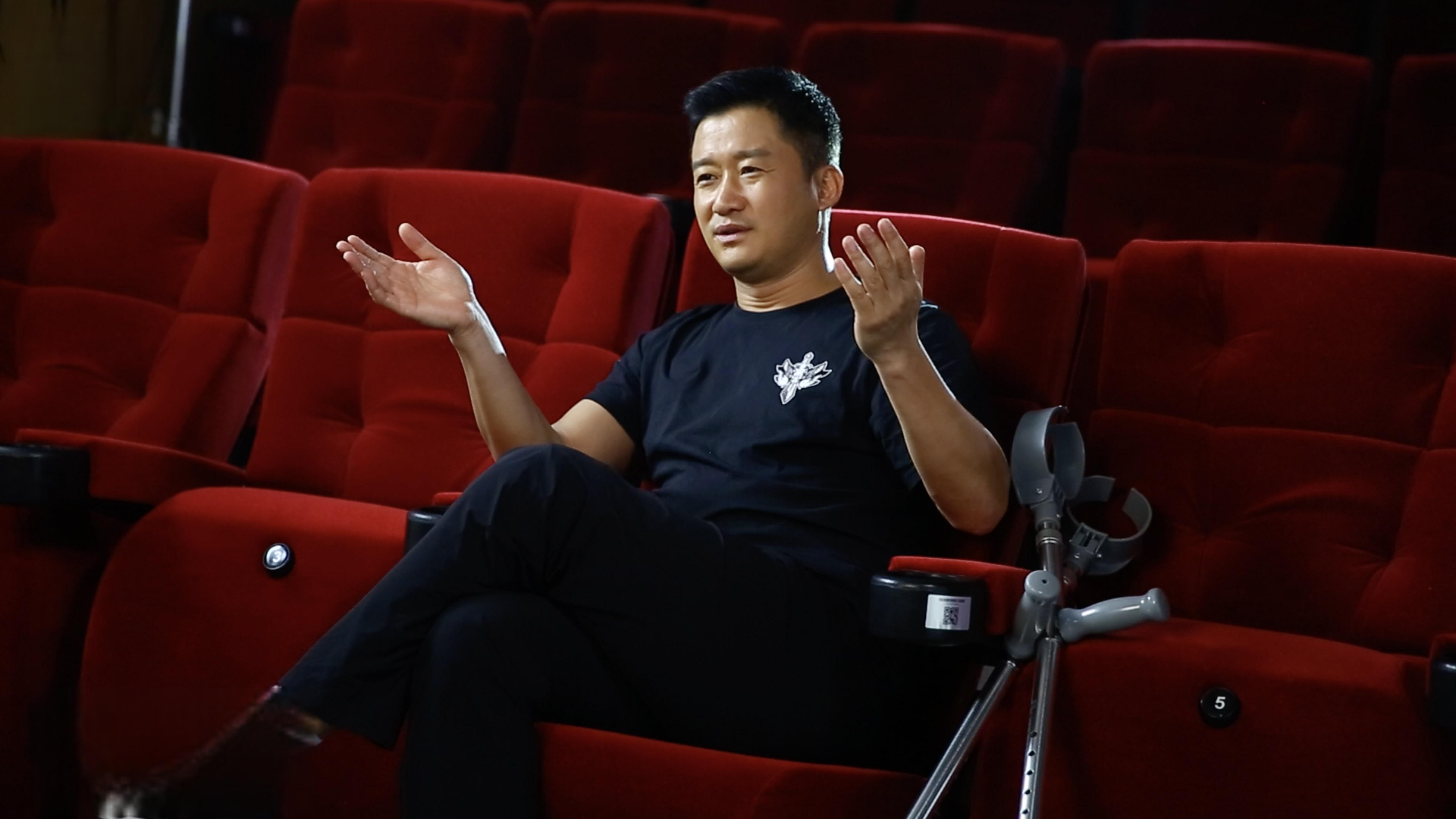 吴京:影坛上独树一帜的动作巨星 吴京,这位备受瞩目的动作影星,凭借其