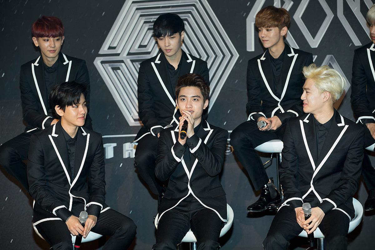 exo最初由9名成员组成,但随着时间的推移,成员陆续面临入伍服兵役的