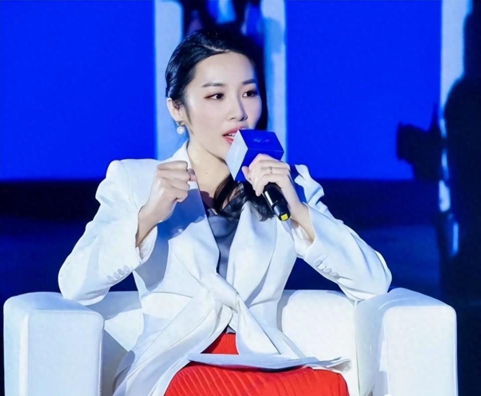 央视女神李斯璇:才华美貌双全,主持风格独特 李斯璇,央视女神级主持人