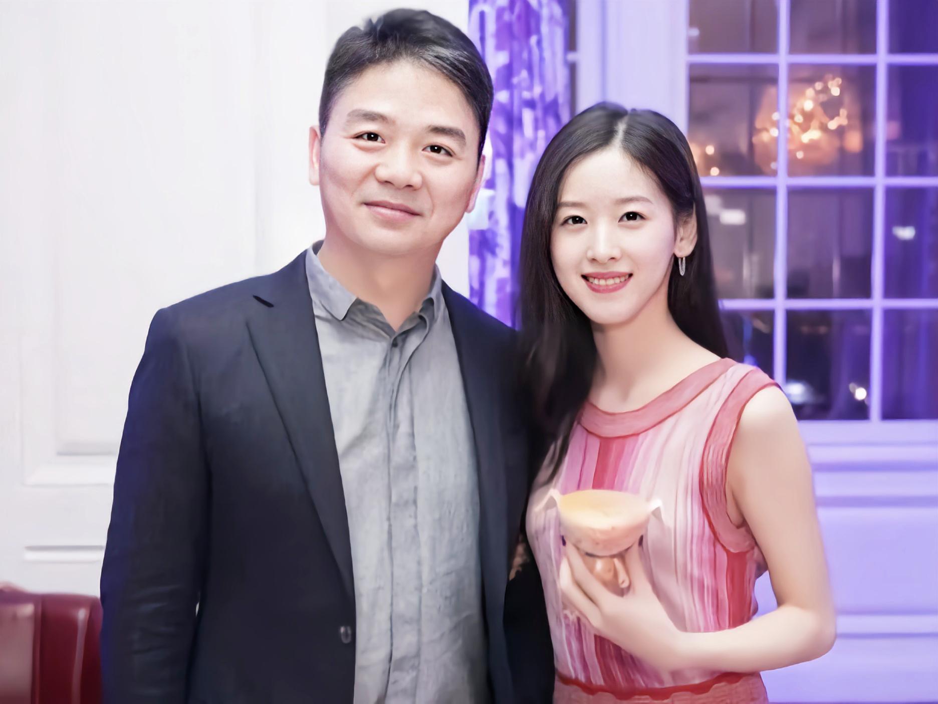 疑似是双胞胎儿子,章泽天对二胎的情况一直保密,外界只知道二胎是男孩