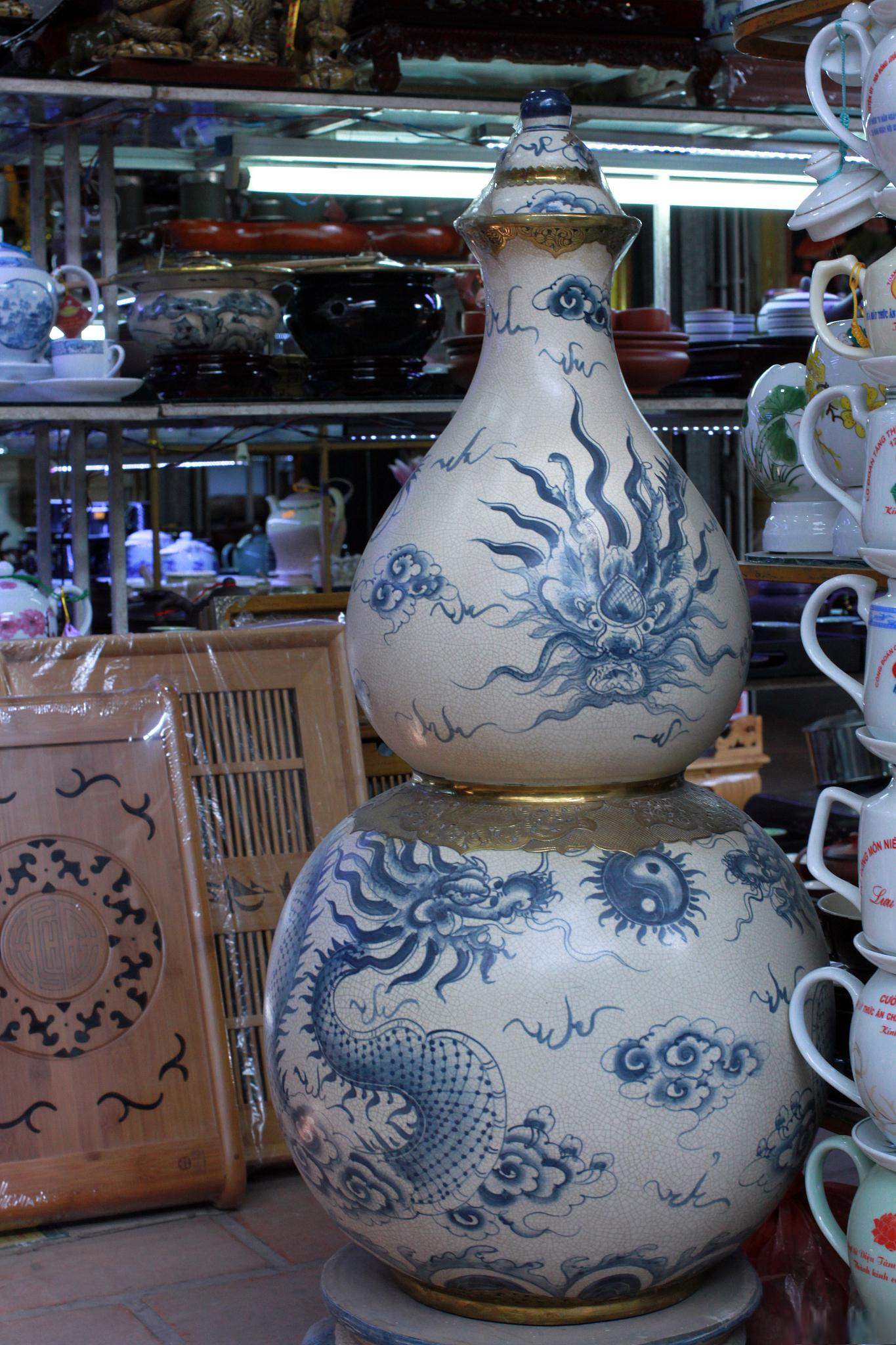 景德:千年瓷都的深厚底蕴 景德,被誉为瓷都,位于江西东北部,是中国