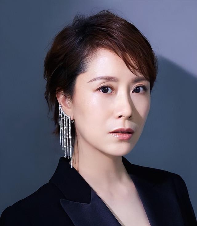 海清:演艺之路上的坚守与挑战 海清,一位备受瞩目的演员,被誉为大花