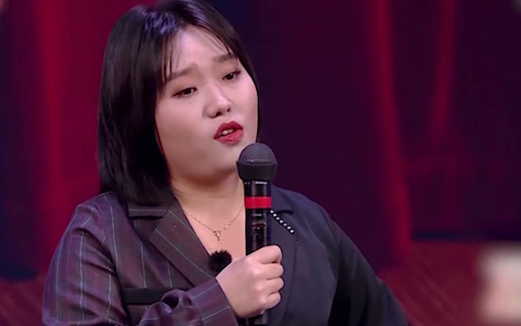 汪苏泷高情商"救场"李雪琴 汪苏泷和李雪琴一起接受媒体采访,李雪琴"