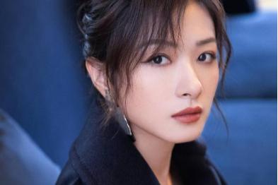 万茜:娱乐圈的真国民女神 万茜,37岁,以其甜美的笑容和绝世美貌征服了