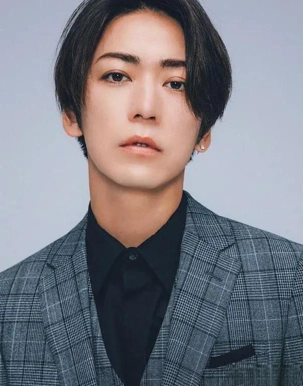 龟梨和也山田凉介图片