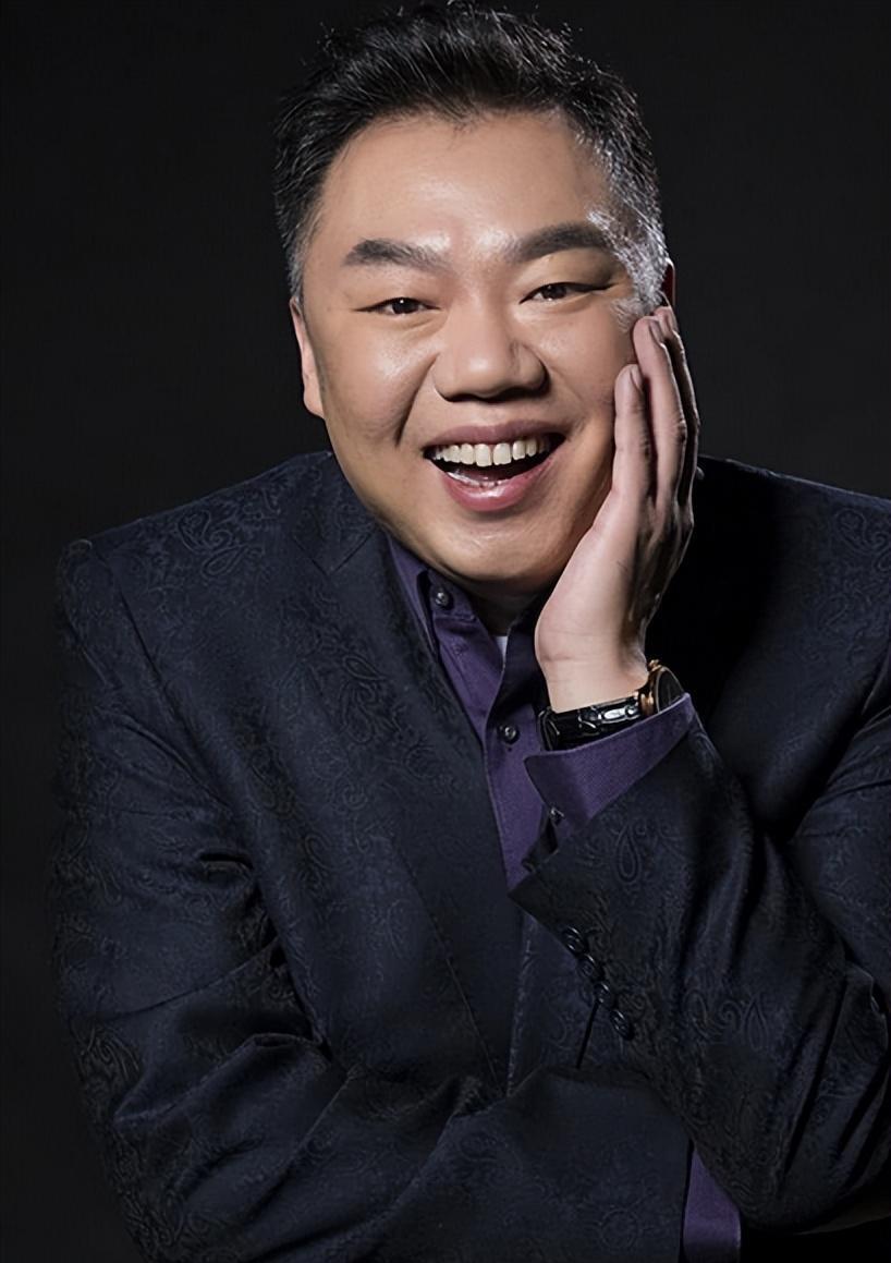 姜超:20次相亲终成眷属,事业与爱情双丰收的演员人生 演员姜超在娱乐