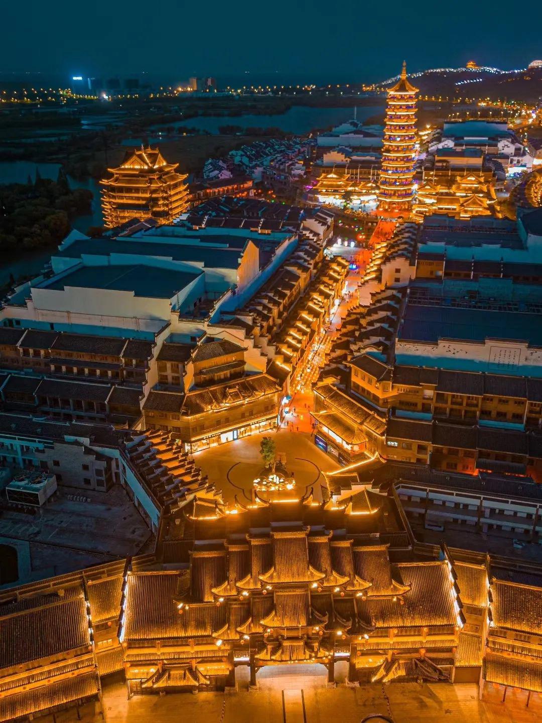 这里,是浙江长兴,一个被银杏密密匝匝地拥抱的小城.