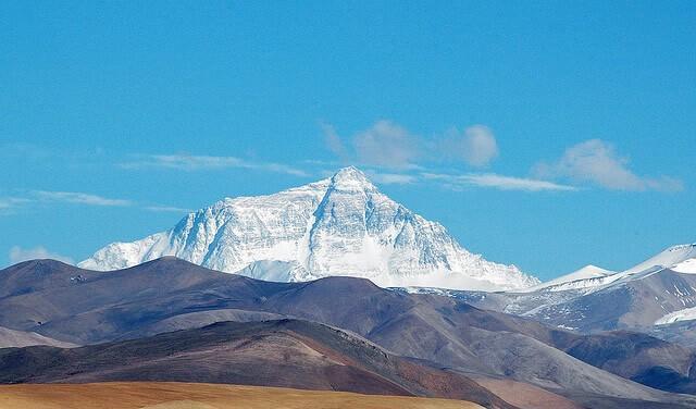 静山:一座充满神秘色彩的小山峰 静山,寿光之巅,虽仅有0:6米高,却是该