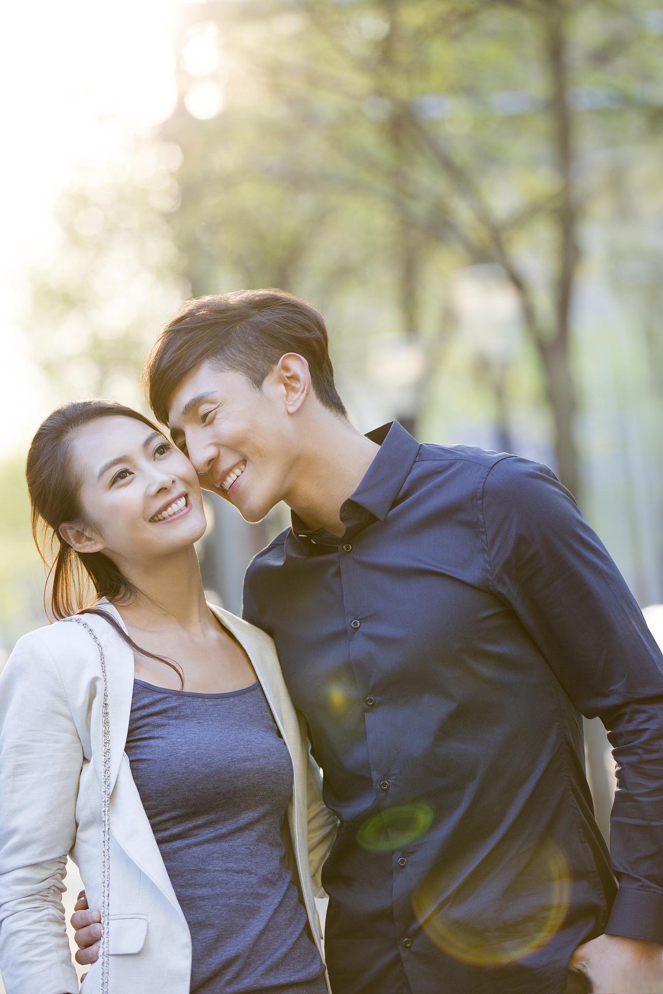 情侣长久之计:如何保持持久的热情与亲密 情侣在一起,难免会遇到热情