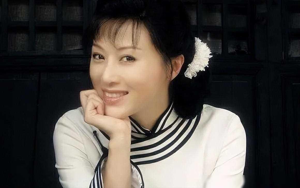 从配角到主角:白珊的演艺生涯与家庭生活 23岁,多少人还在摸索自己的