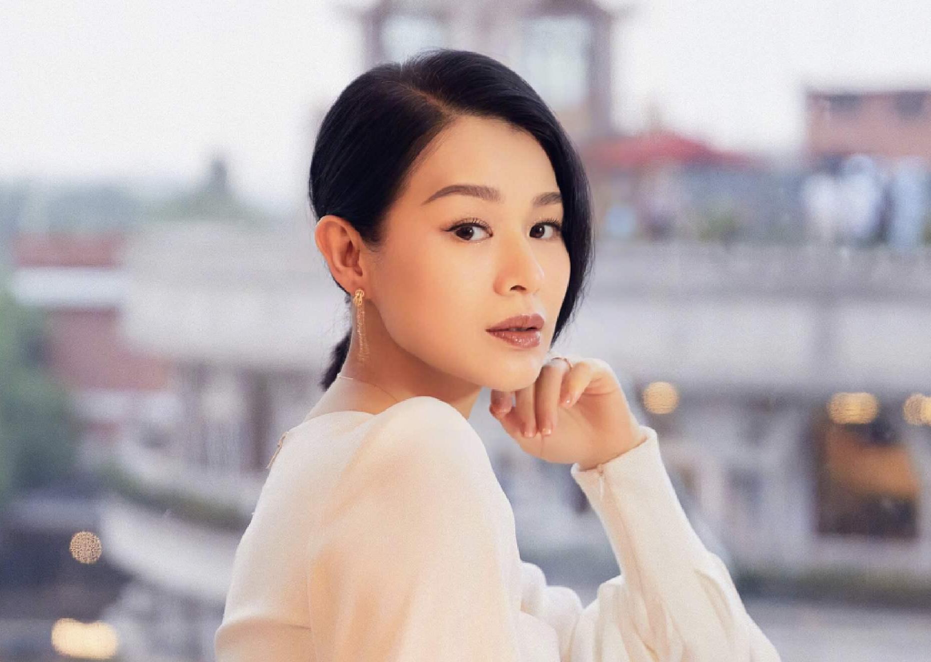 结婚八周年展望未来 前段时间,tvb前花旦,内地荧屏红人胡杏儿迎来了与