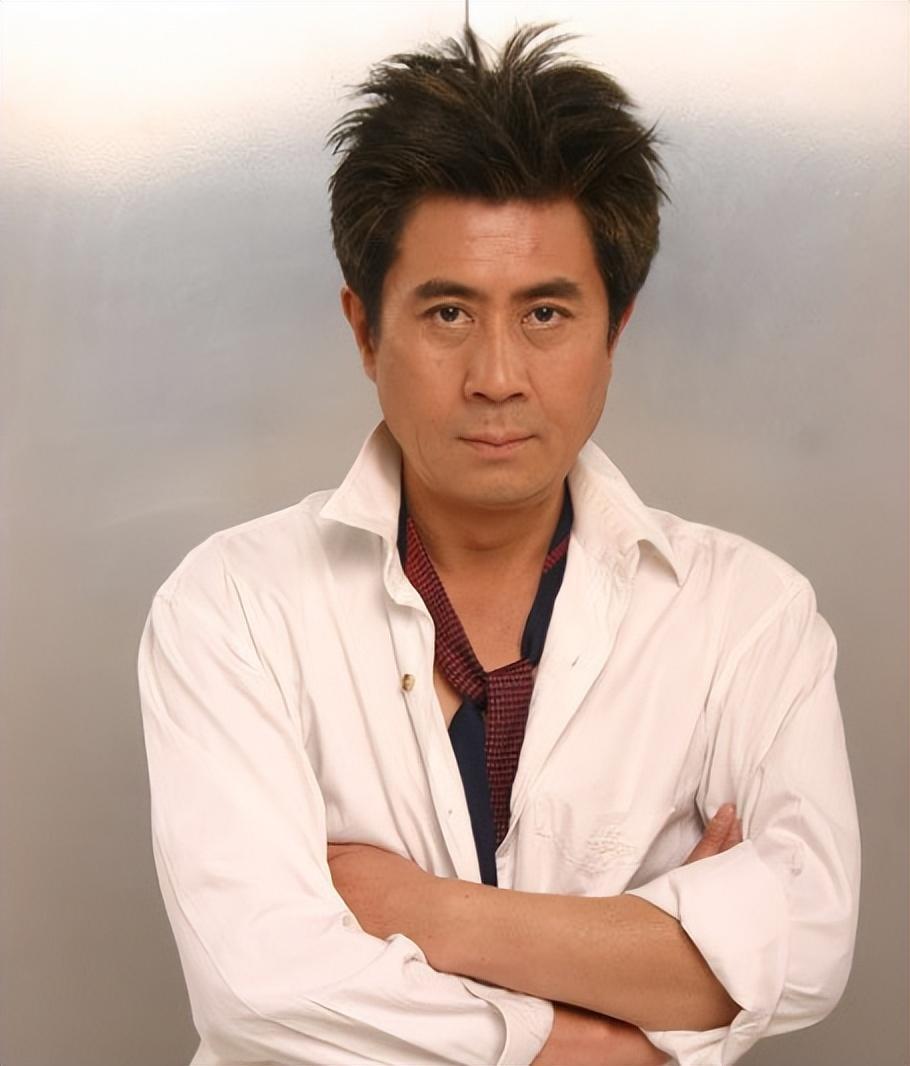 郭凯敏:离婚后的人生 郭凯敏因1980年轰动一时的"大尺度"电影《庐山恋