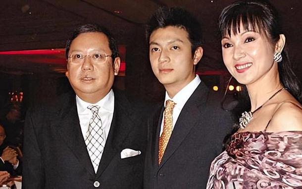 谢玲玲逆境中坚守:从风光无限到独自抚养,她如何书写坚强人生?
