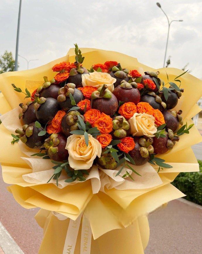水果花束:美丽与实用完美结合 与其送单调的鲜花,不如选择一份更加