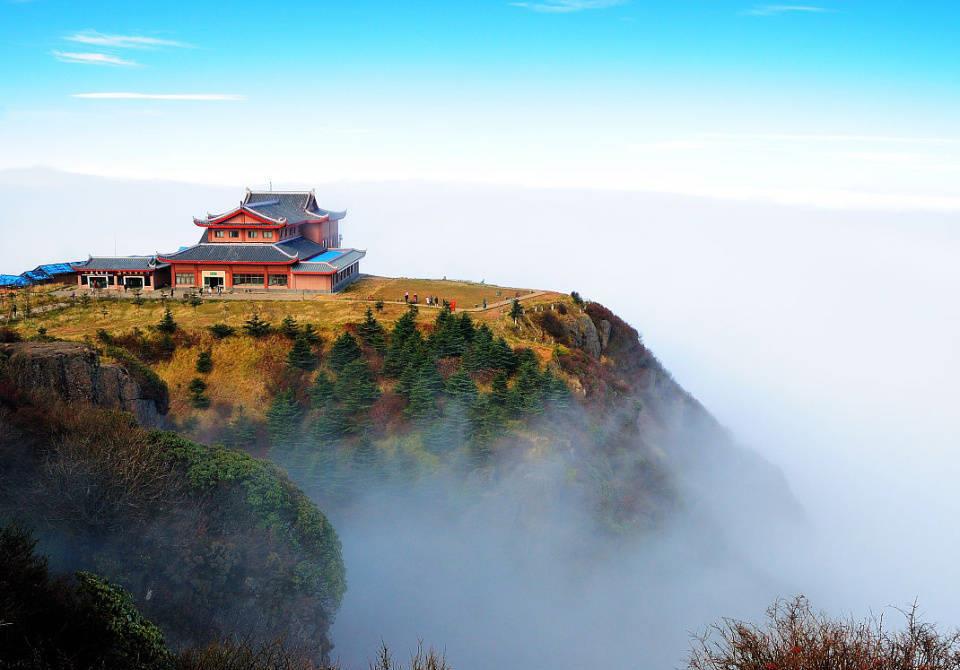 南江光雾山:邂逅秋日的治愈之旅 秋天的南江光雾山,宛如一幅五彩斑斓