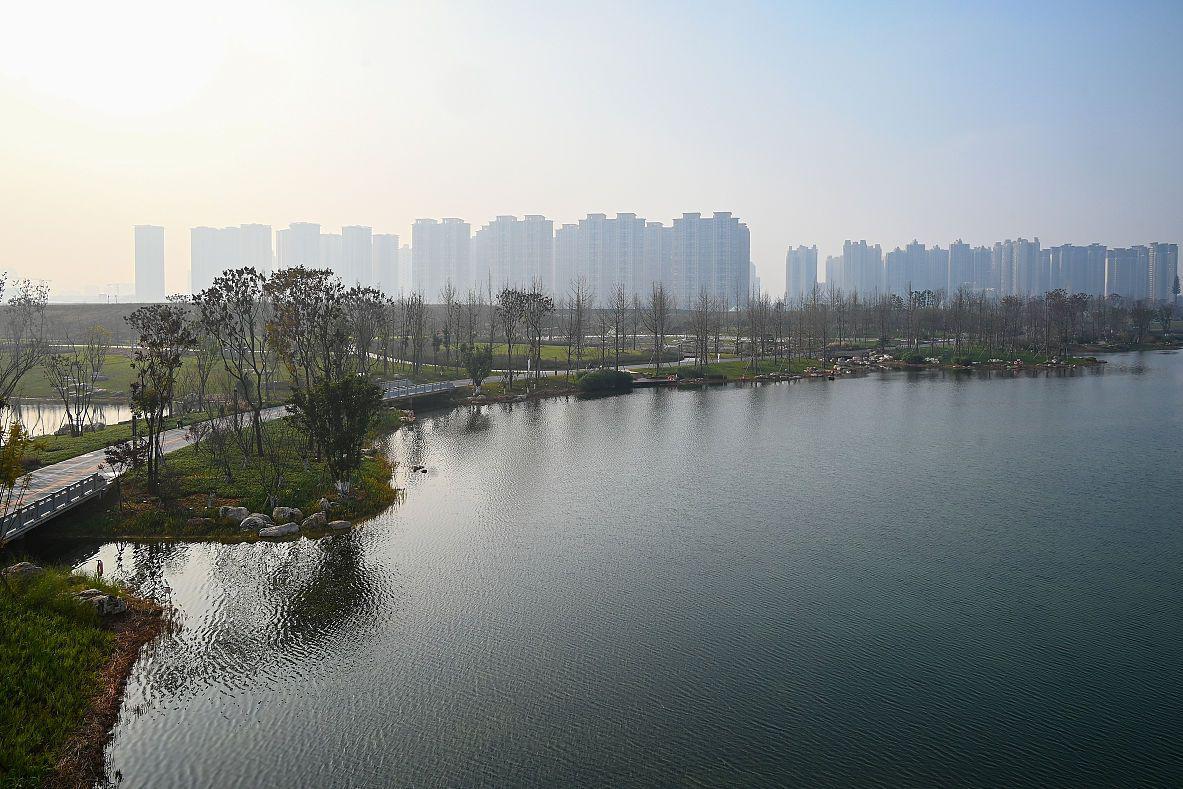 东安湖公园:成都大运会主场馆所在地 东安湖公园是一座美不胜收的开放