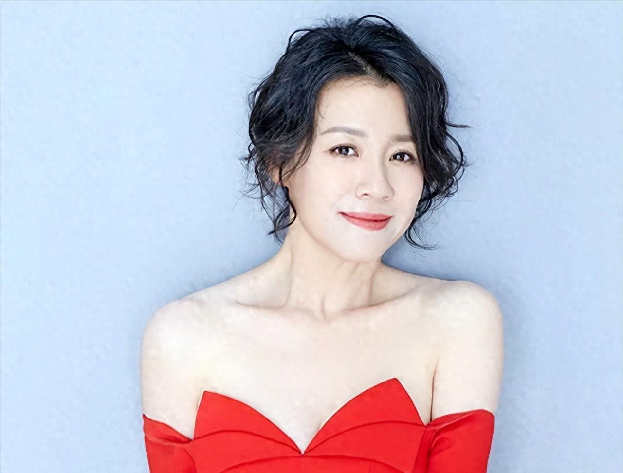 刘琳:从初恋失败到事业巅峰,中生代演员的励志传奇 刘琳,一个在娱乐圈