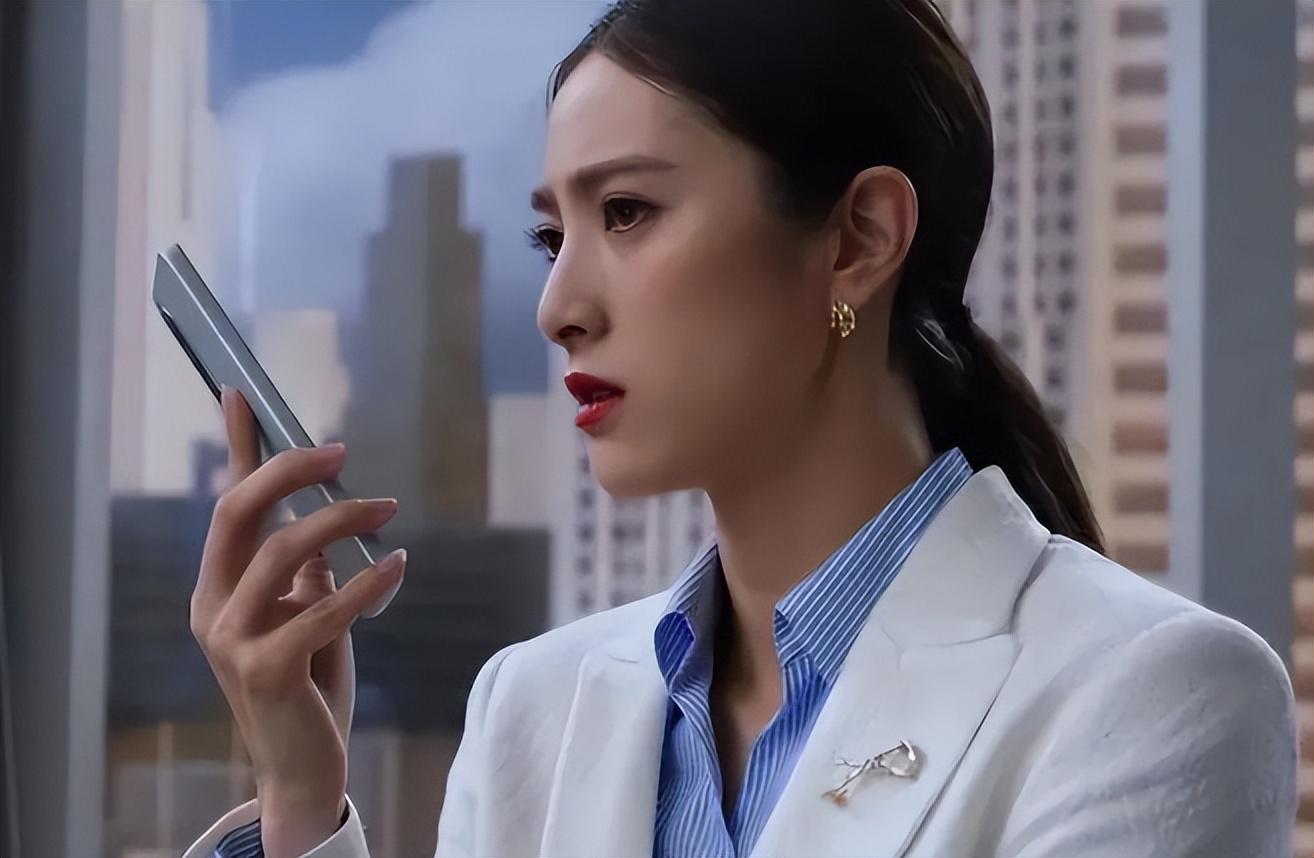 靳东初恋女友隋俊波:历经波折终获幸福 隋俊波,靳东的初恋女友,如今已