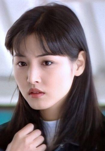 演员张延:事业家庭双丰收的传奇人生 演员张延,原名张锎伦,1970年出生