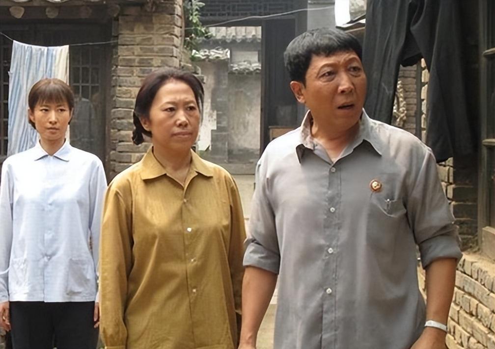 他一眼爱上妻子,拍戏30年钱都上交 国家一级演员韩童生,拍戏30年钱都