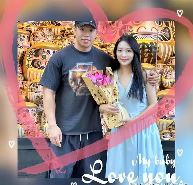 德云社烧饼妻子:辅导功课的才情与家庭的担当 前些日子,德云社烧饼的