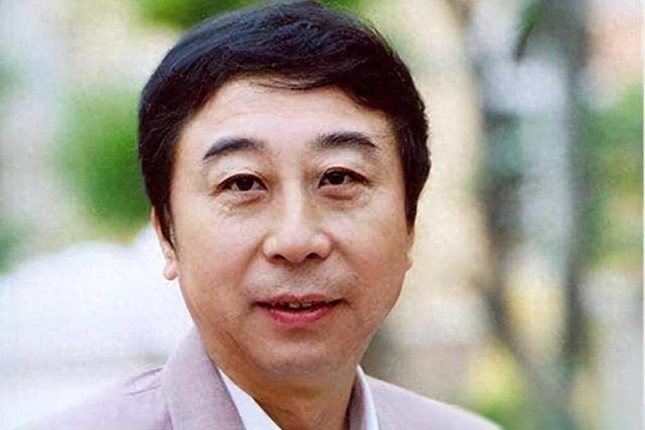 冯巩与艾慧:娱乐圈的真爱传奇 在光鲜亮丽的娱乐圈中,冯巩以其独特的