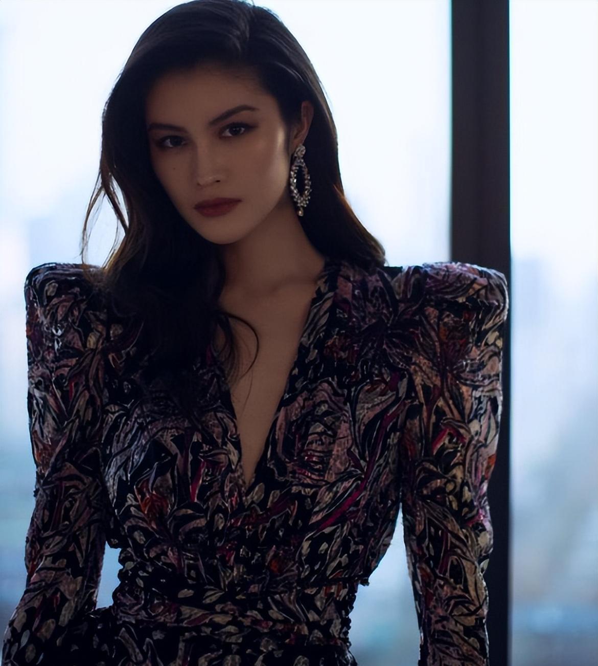 何穗:从砸金蛋小妹到国际超模的逆袭之路 何穗,这个名字如今在时尚界