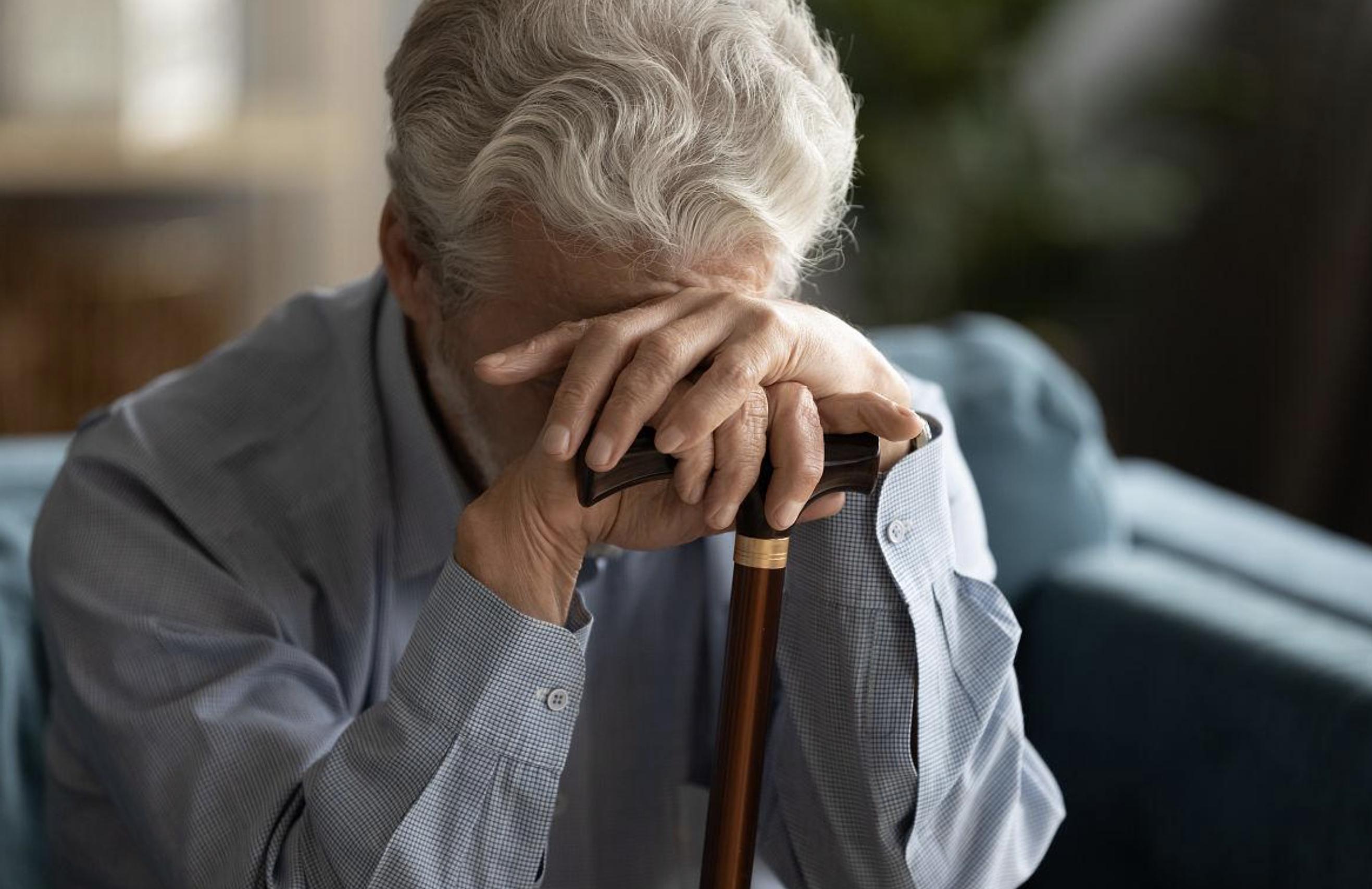 资助的孩子离世后才知情,老两口的遗憾与悲痛 老两口资助贫困孩子小华