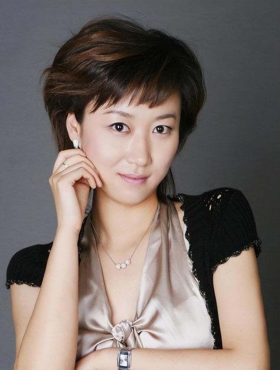魏笑与祁骥的爱情故事:超越生死的坚守 在繁杂的娱乐世界中,魏笑与